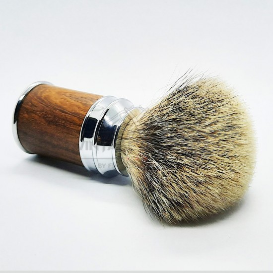 Wood handle shaving brush
